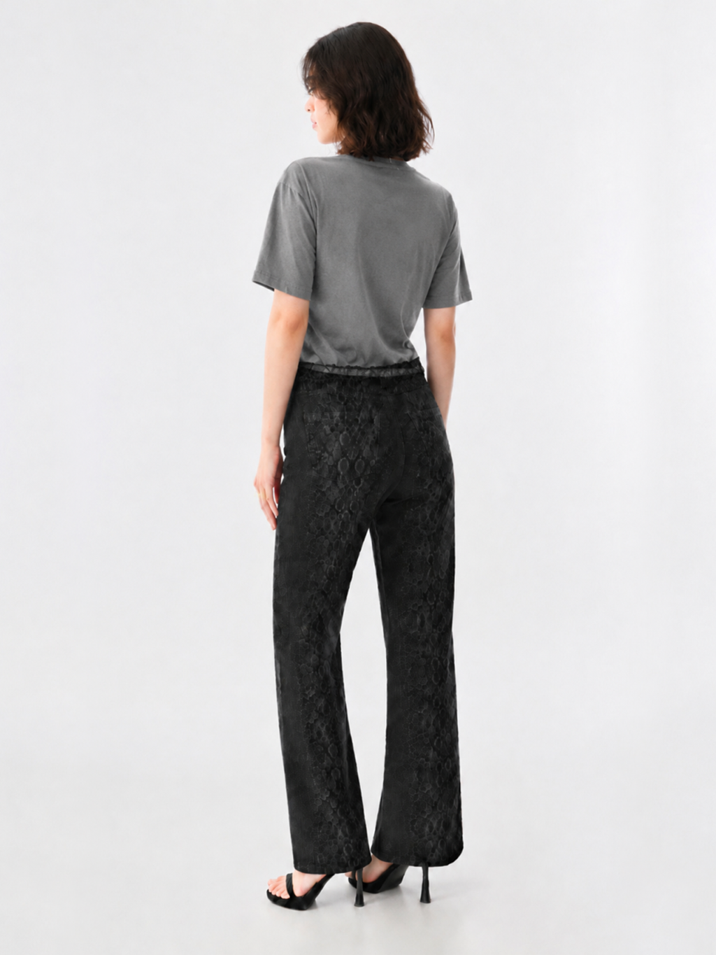 Lace Hem Fitted T-Shirt