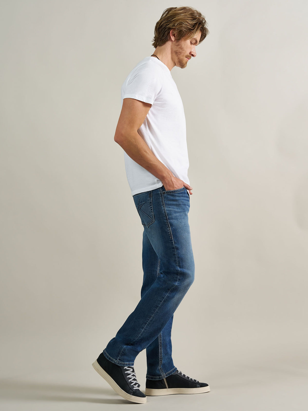 Side profile view of Rock & Republic Neil straight jeans in Best Bet highlighting effortless classic straight leg fit.