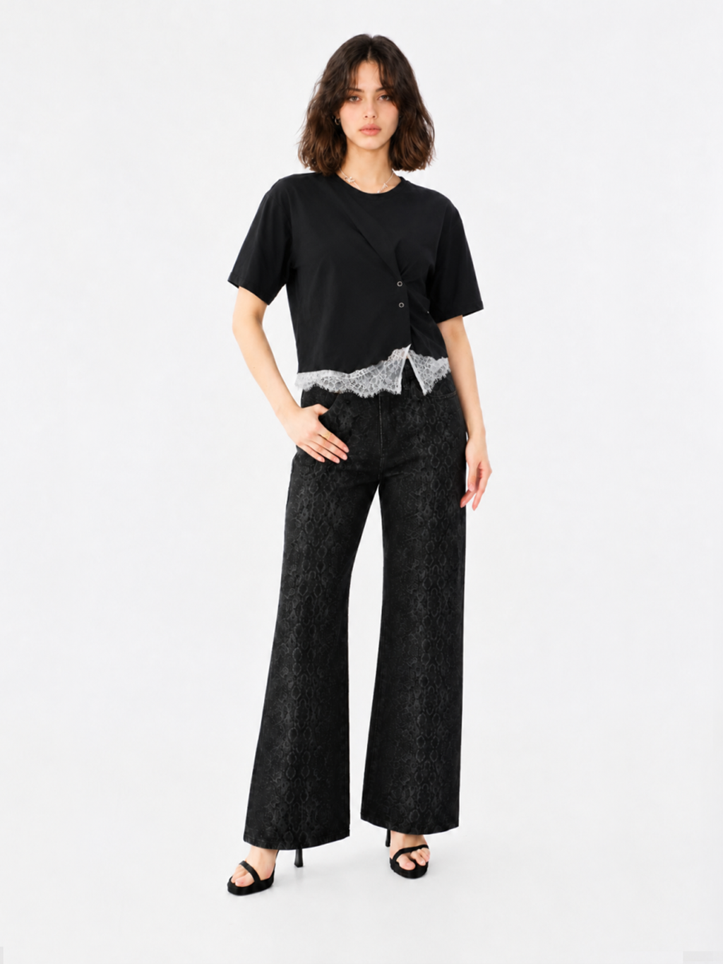 Lace Hem Fitted T-Shirt