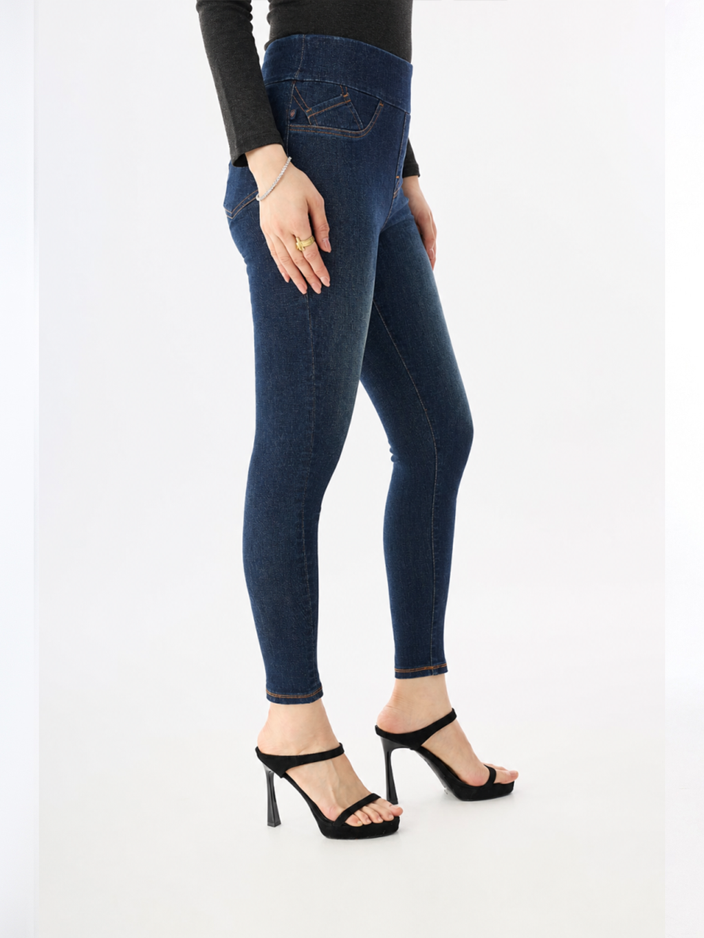 Berlin Curved Pocket Skinny Jean