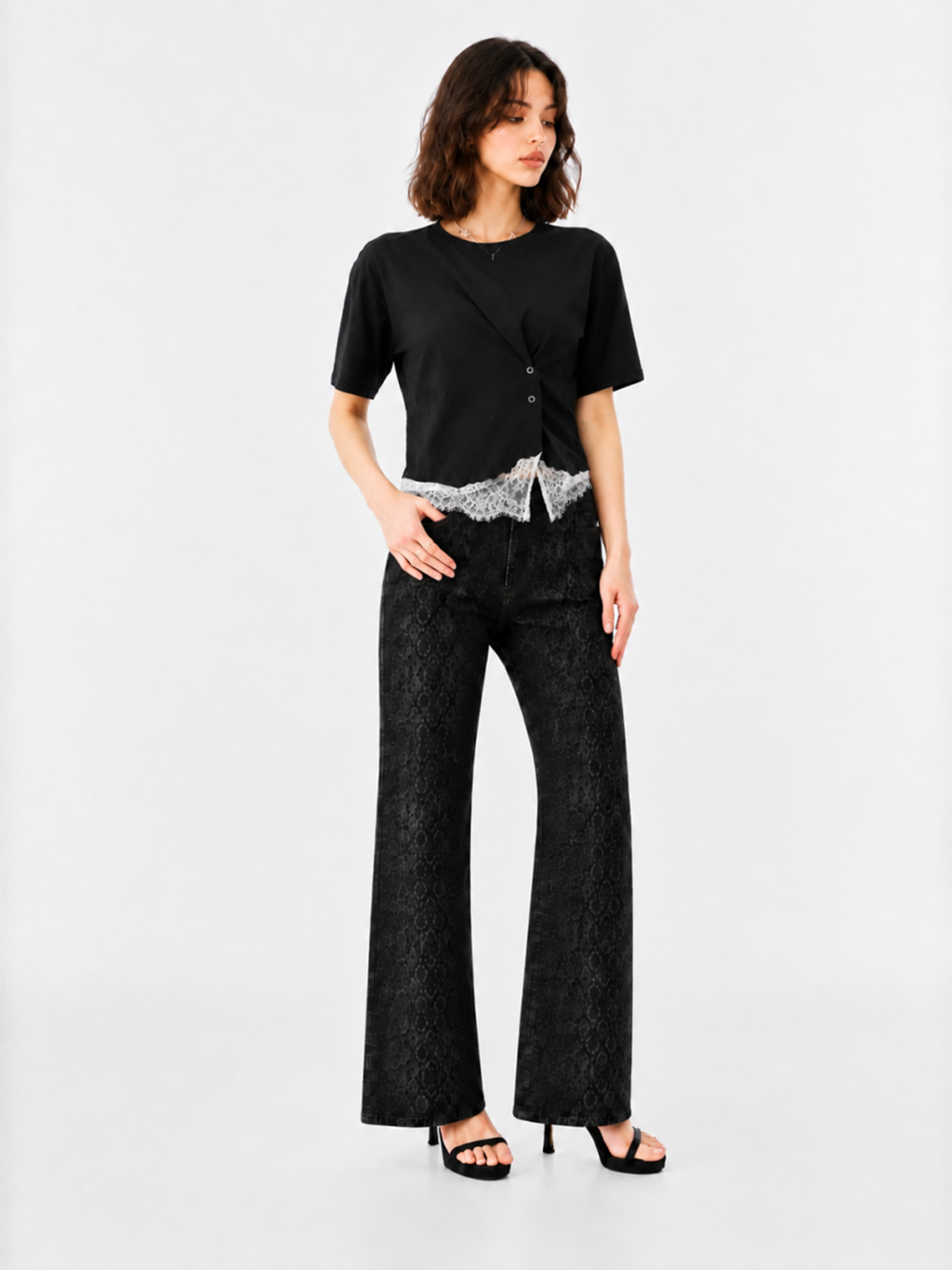 Lace Hem Fitted T-Shirt