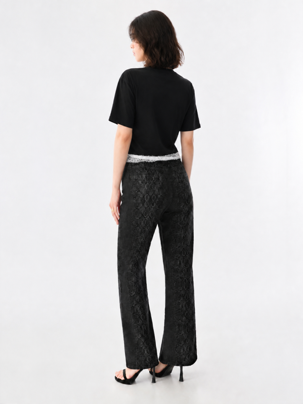 Lace Hem Fitted T-Shirt