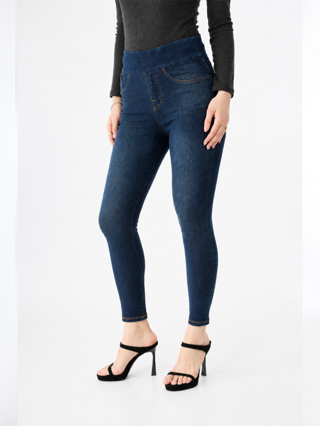 Berlin Curved Pocket Skinny Jean