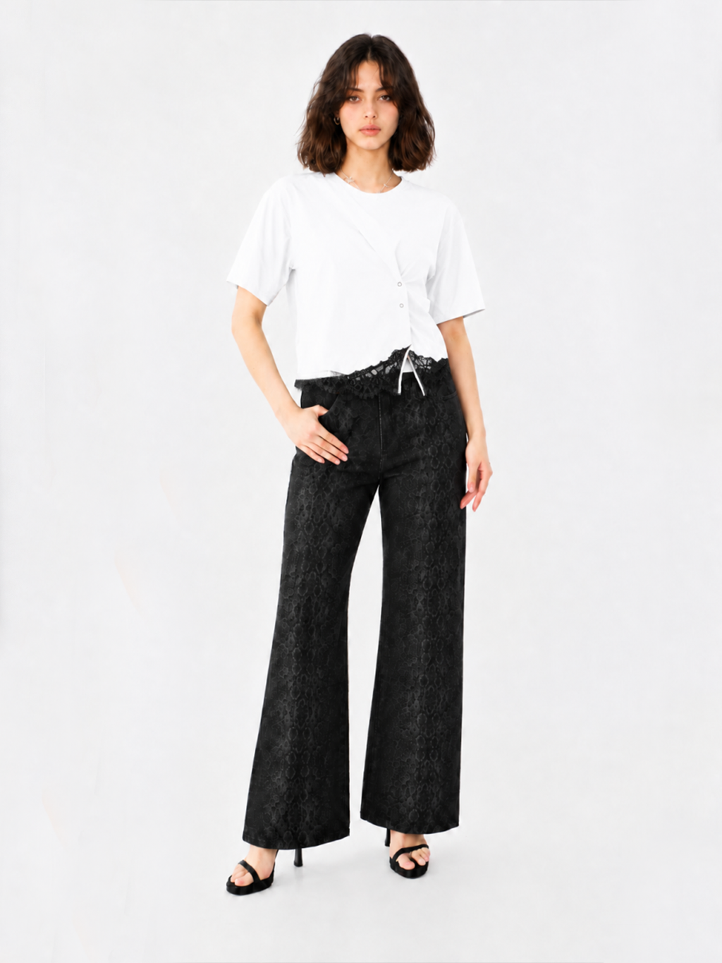 Lace Hem Fitted T-Shirt