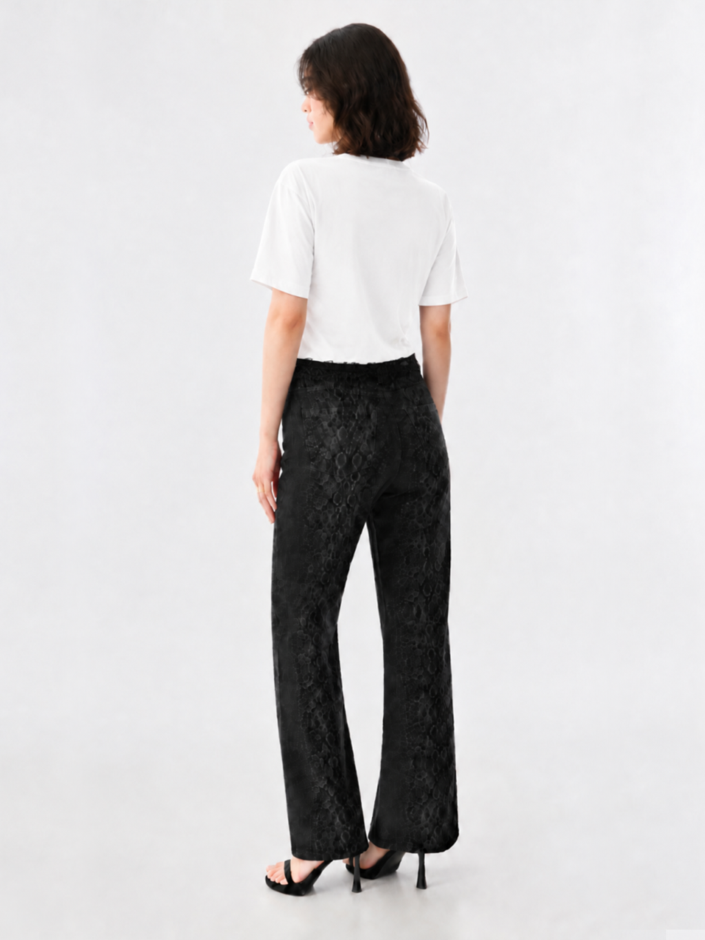 Lace Hem Fitted T-Shirt