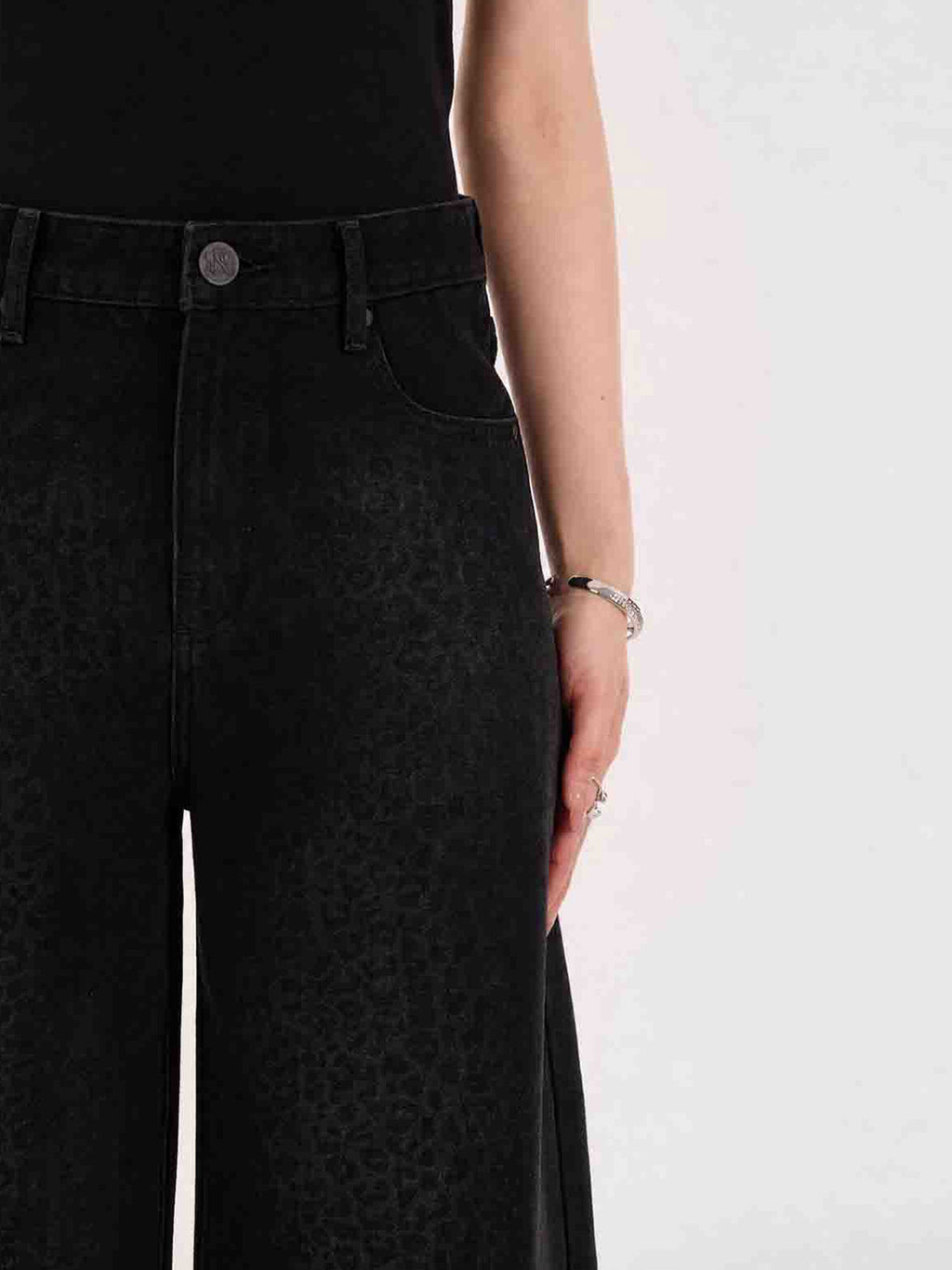 Rowan Black Leopard Barrel Leg Jean