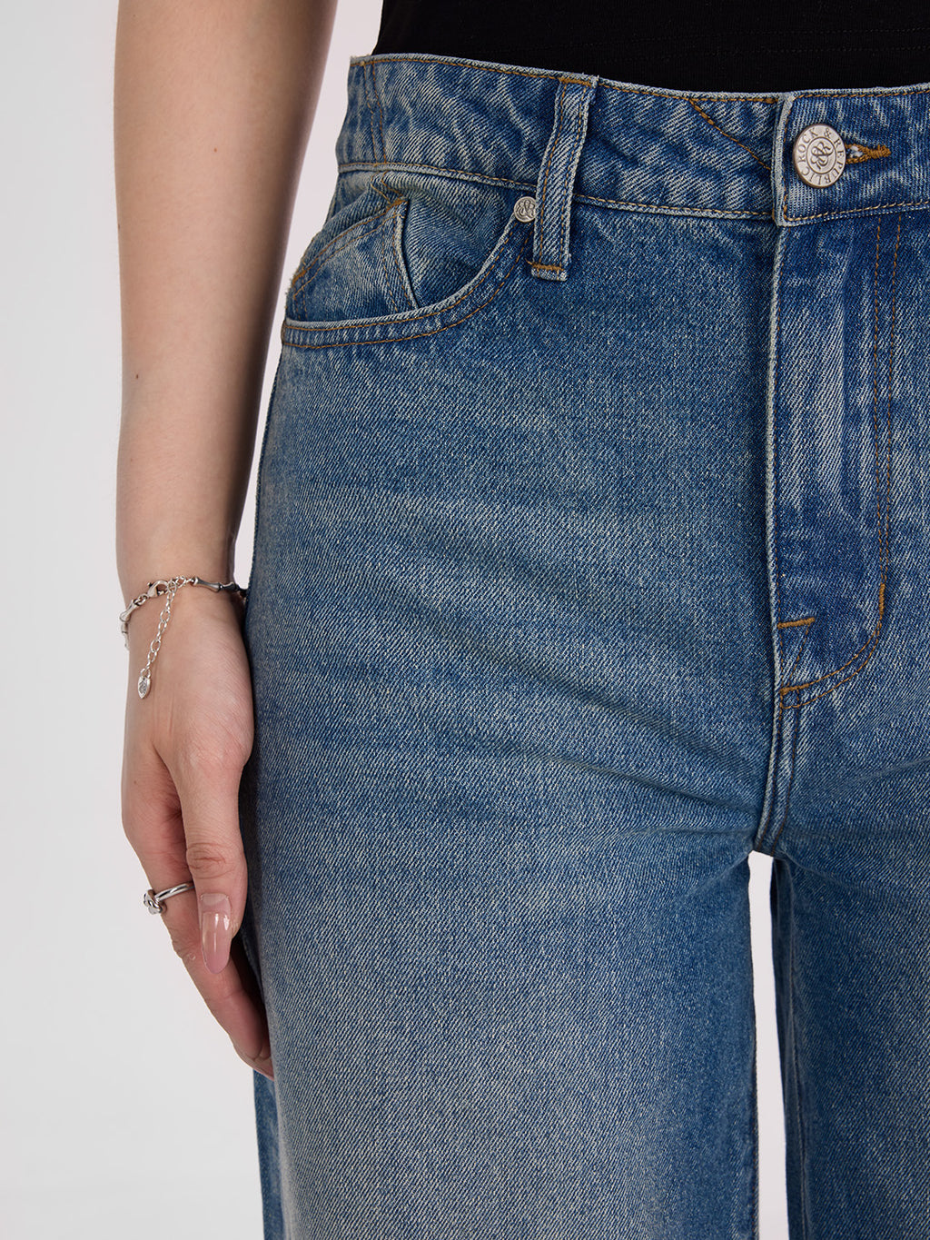 Rowan R Embroidered Barrel Leg Jean