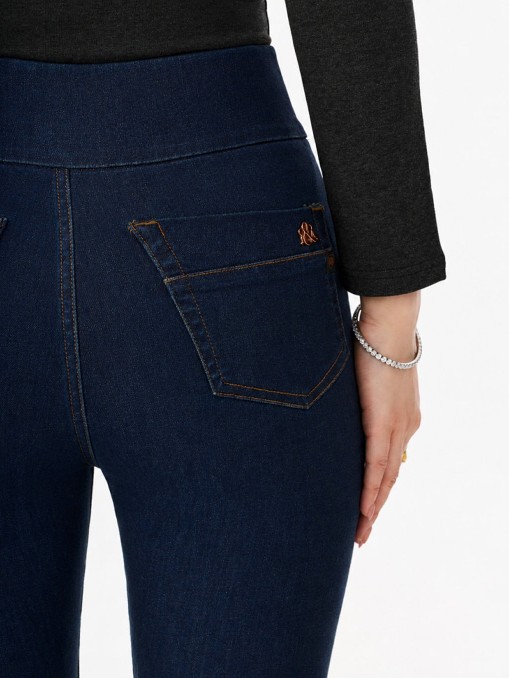 Berlin Curved Pocket Skinny Jean