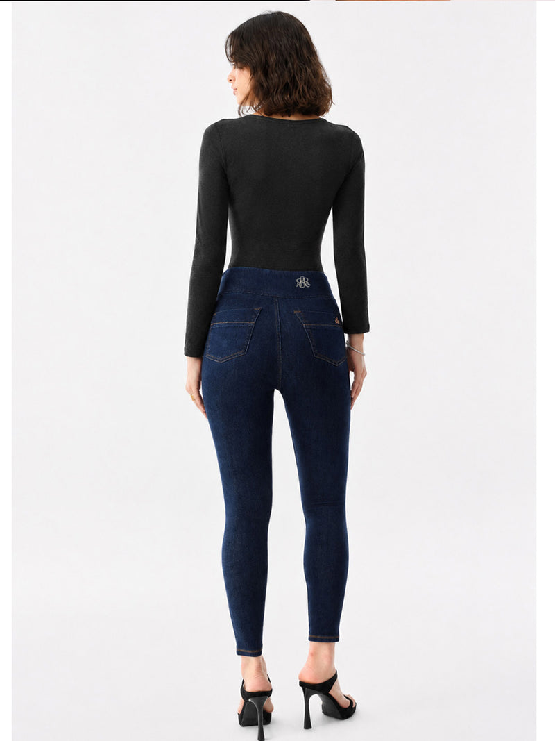 Berlin Curved Pocket Skinny Jean