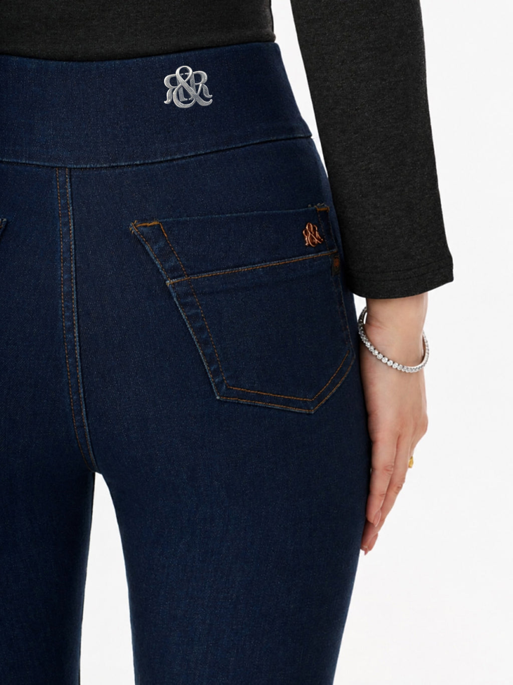 Berlin Curved Pocket Skinny Jean