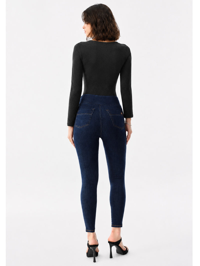 Berlin Curved Pocket Skinny Jean