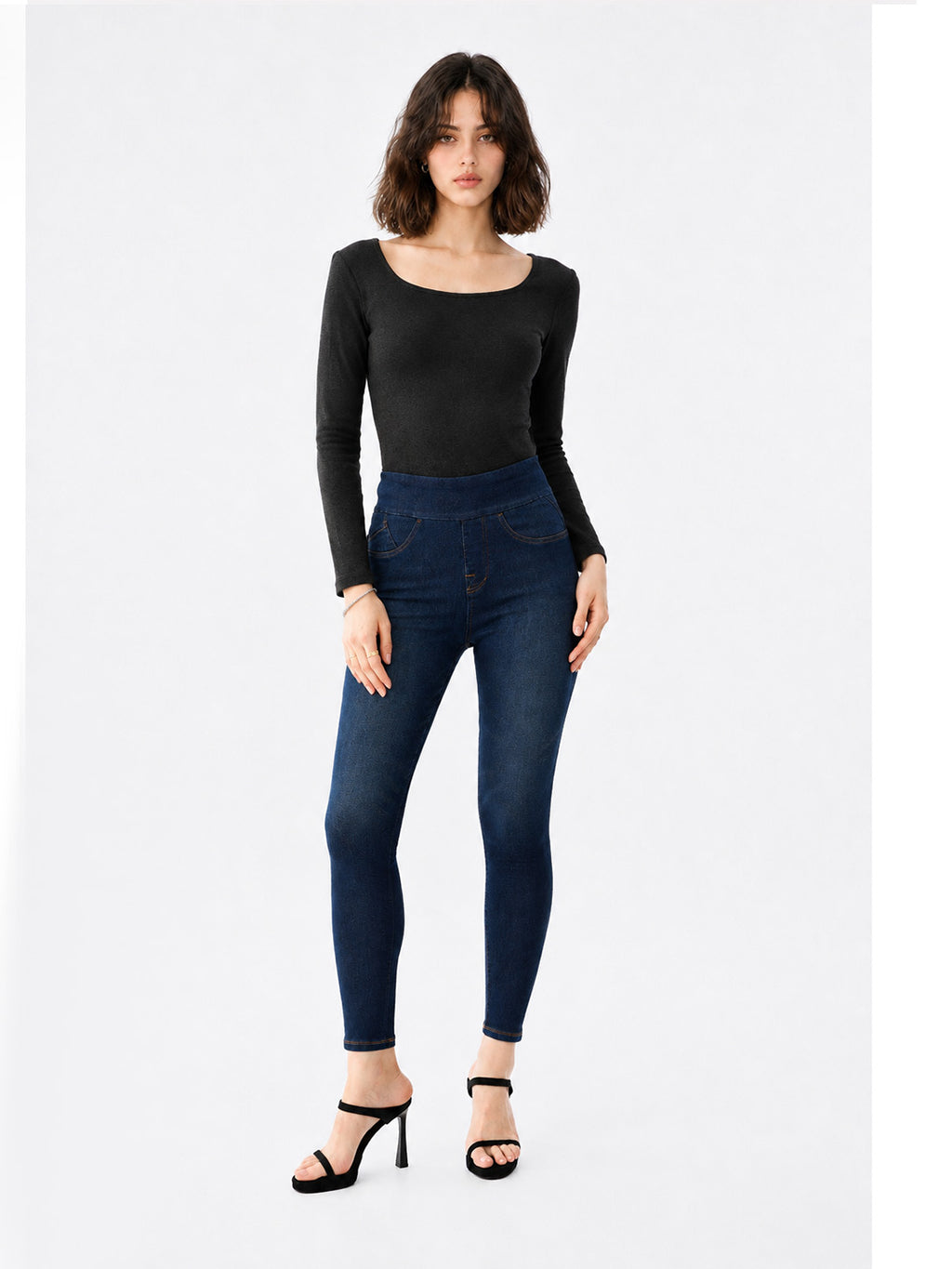 Berlin Curved Pocket Skinny Jean