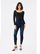 Berlin Curved Pocket Skinny Jean