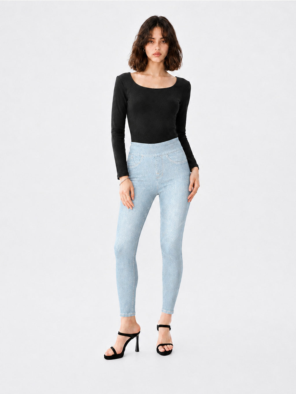 Berlin Curved Pocket Skinny Jean