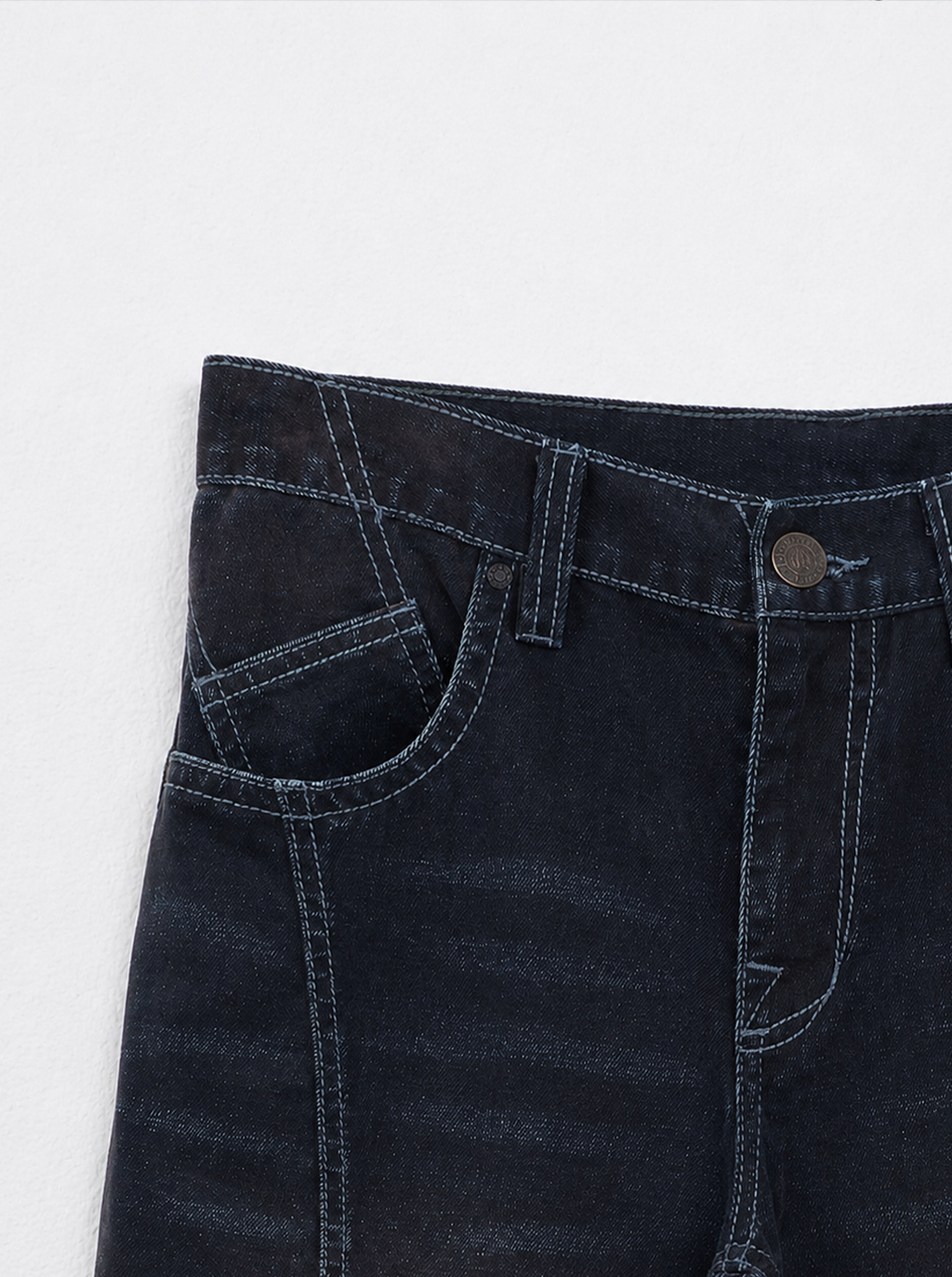 Rowan Embossed R Barrel Leg Jean