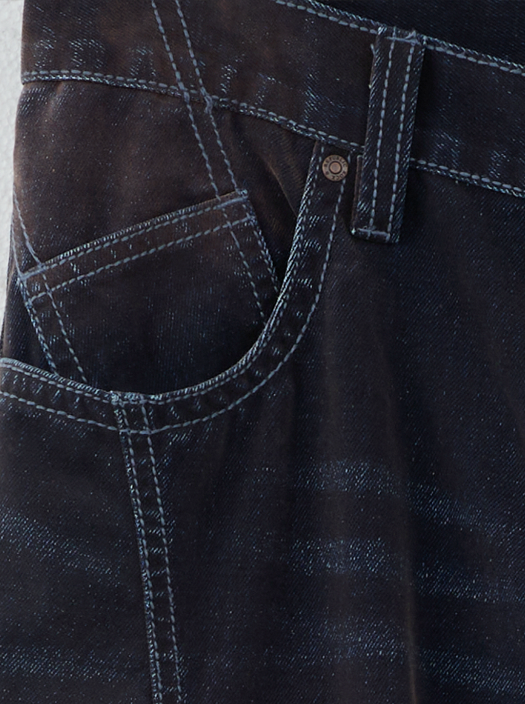 Rowan Embossed R Barrel Leg Jean